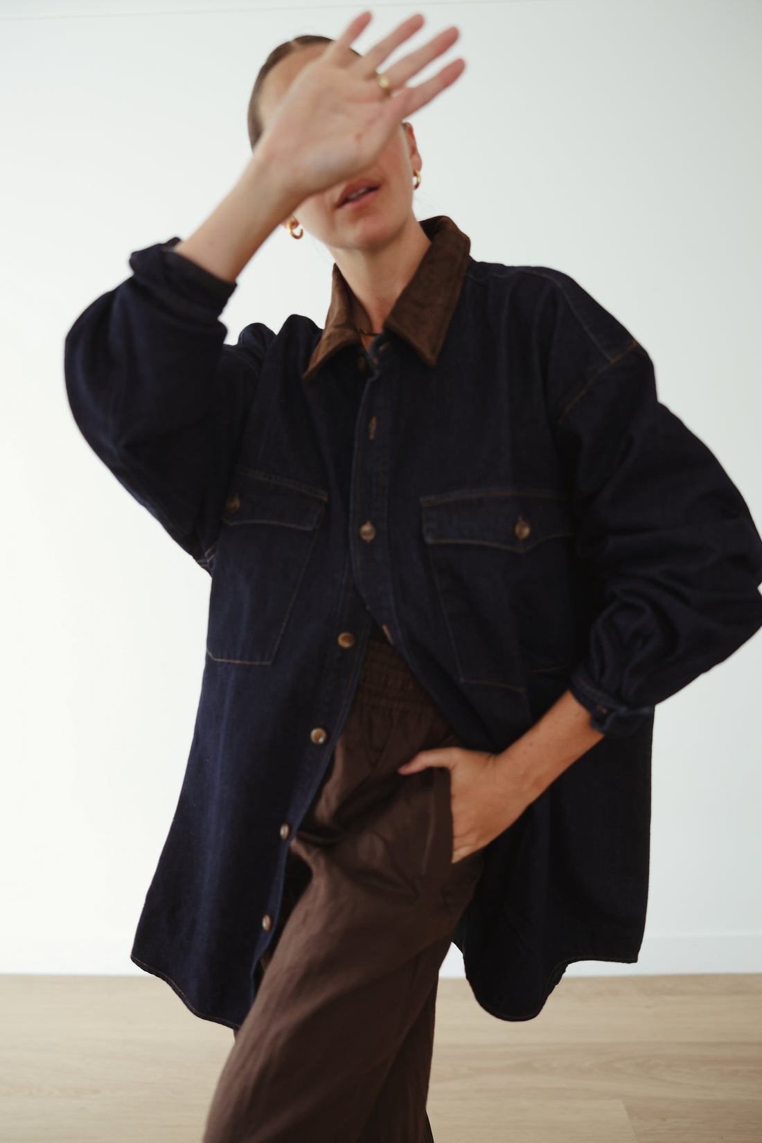 Sid Shirt 2.0 - Dark Denim Shirt With Brown Cord Collar
